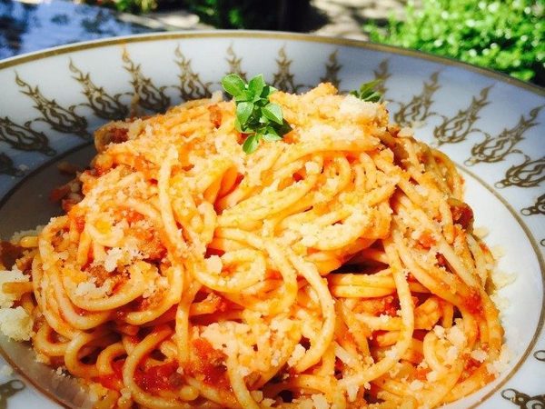 Spaghetti Napoli mit Tomatensauce